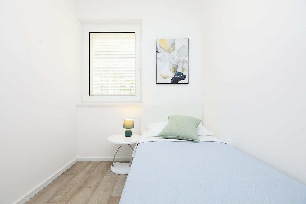 Hedera Estate, Hedera A48