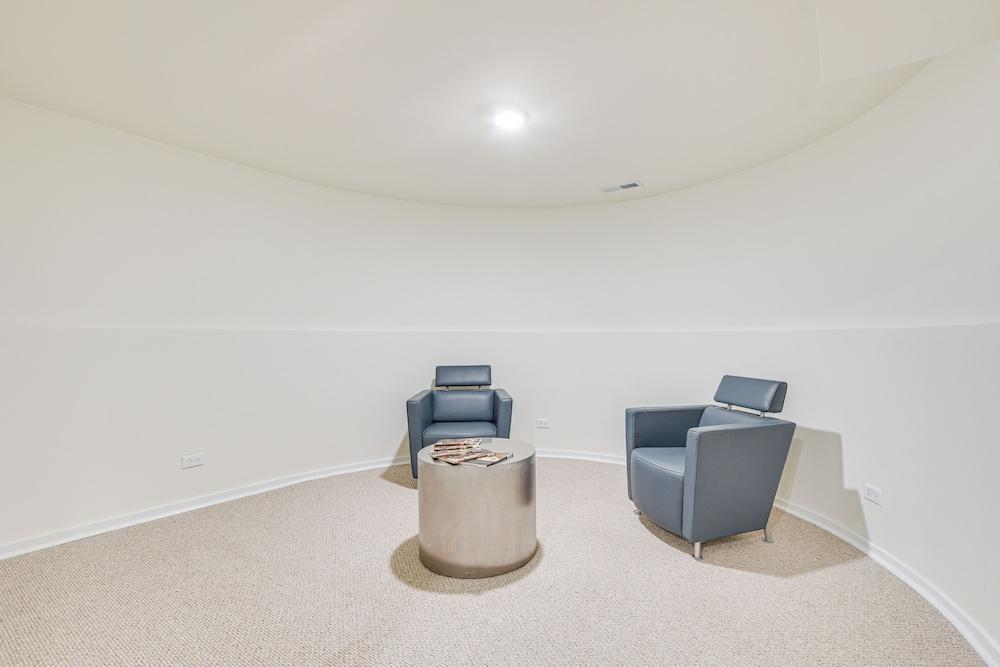 Walk to Lake Michigan: Chicago Apt w/ Deck