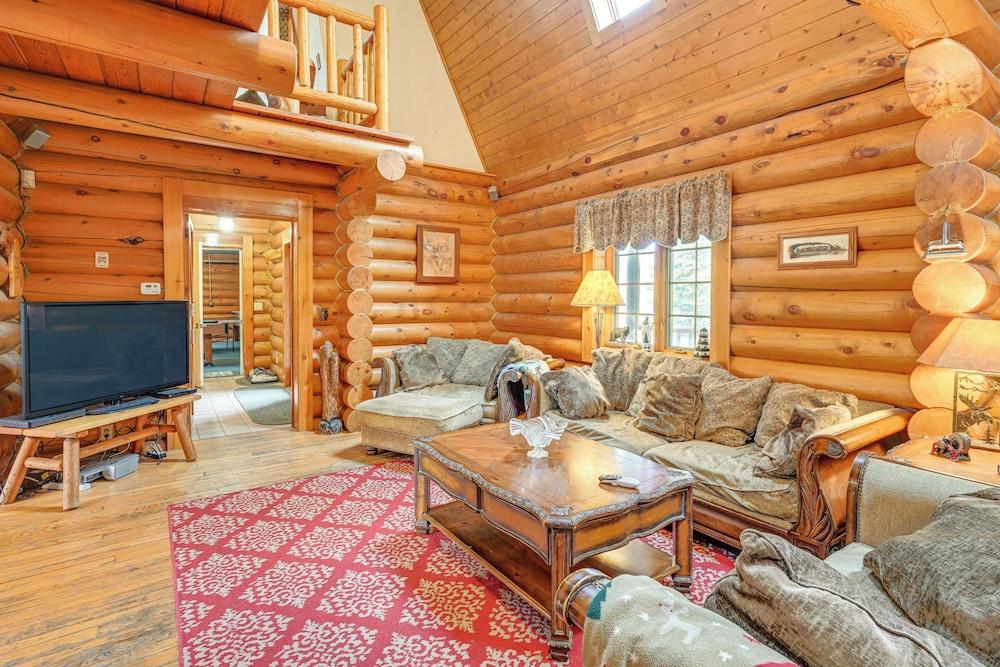Spacious Sterling Cabin: Game Room, Private Pond!