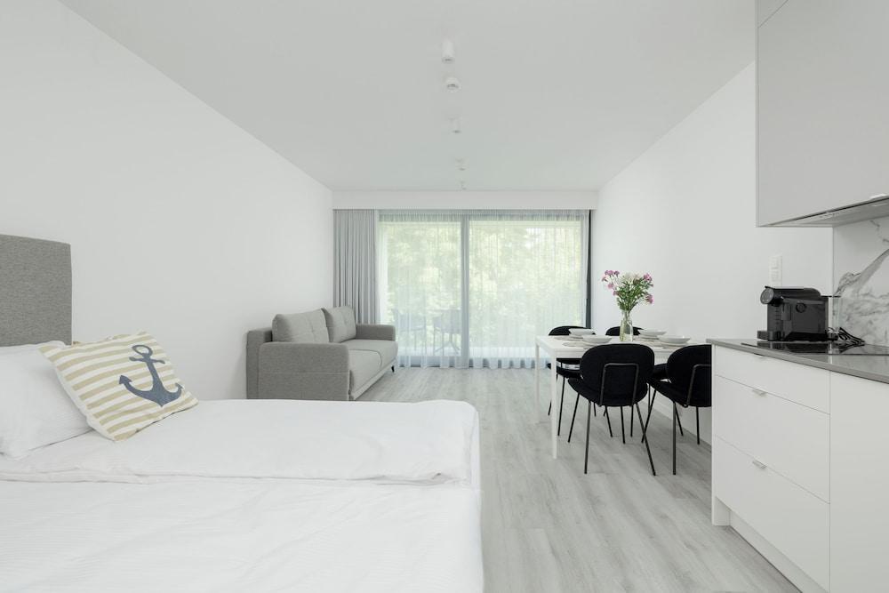 Air-conditioned Studio for 4 by Renters