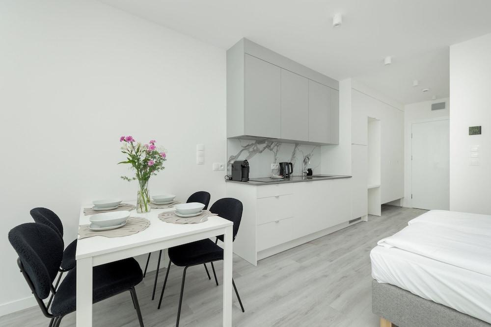 Air-conditioned Studio for 4 by Renters