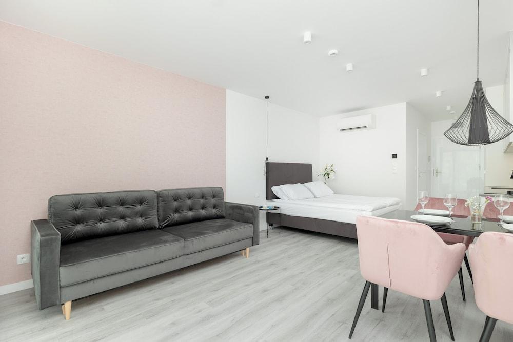 Studio With Swimming Pool by Renters