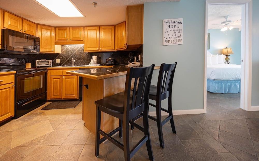 Phoenix Iii 3058 2 Bedroom Condo