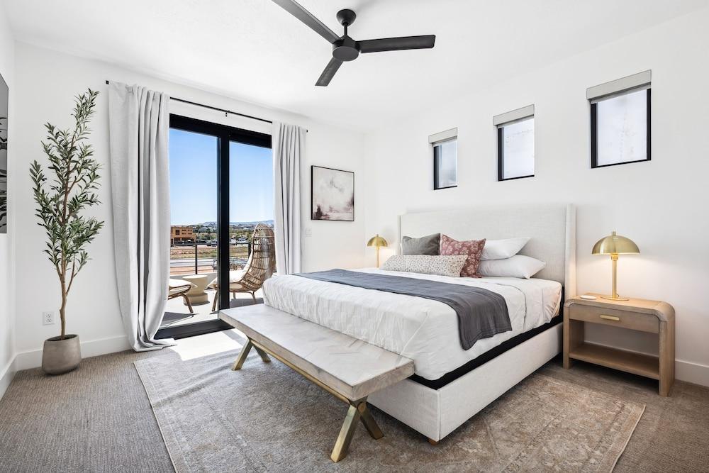 Break Point 6 Bedroom Home