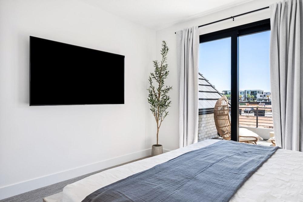 Break Point 6 Bedroom Home