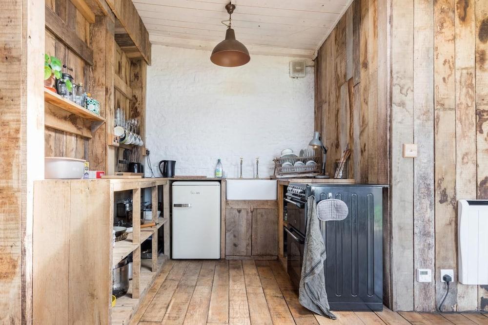 Cozy Studio at Crackstone Barns in Minchinhampton