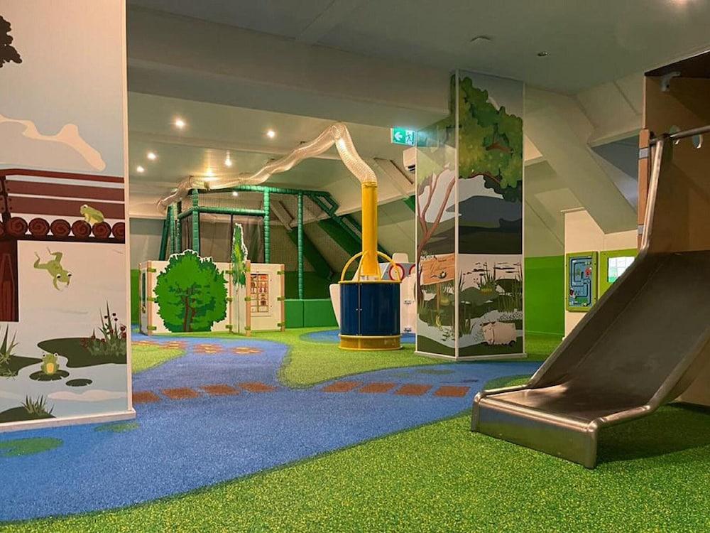 Fenced Garden Family Chalet