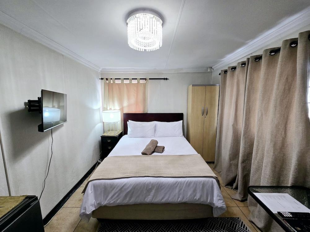 Waterfall City Guest Lodge