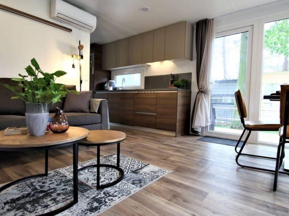 Peaceful Stay Near the Woods