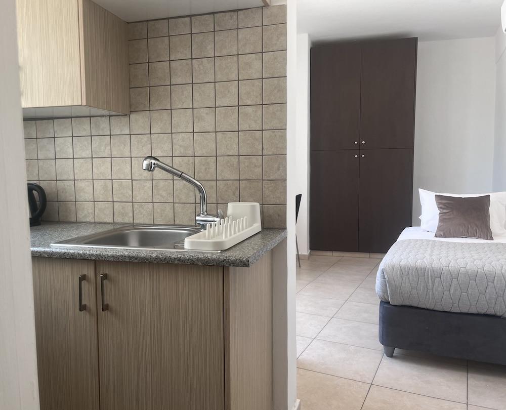 Phaedrus Living: Hoopoe Residencies 201