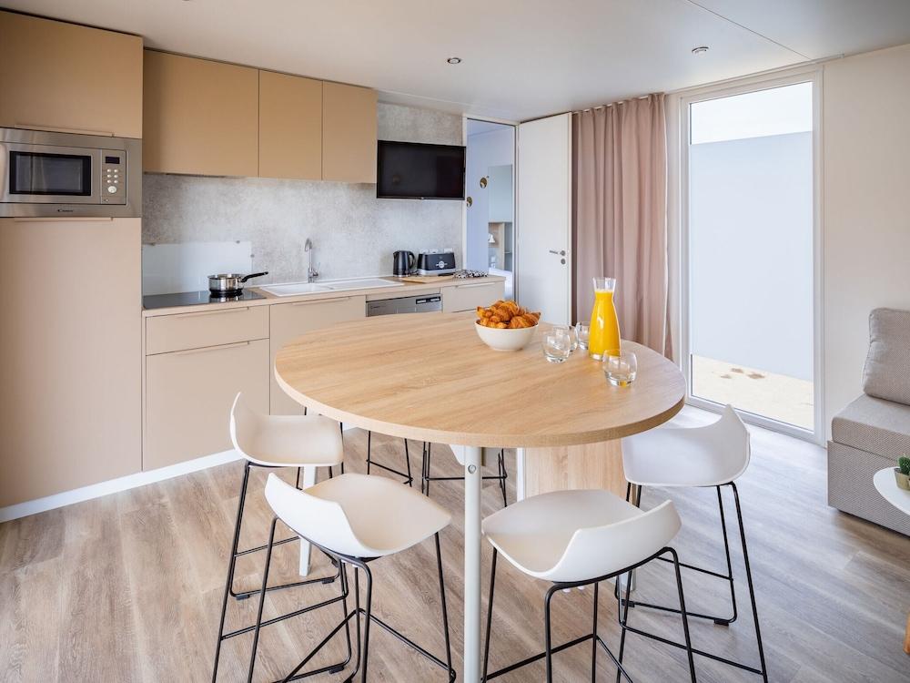 Stylish Agde Chalet Pool