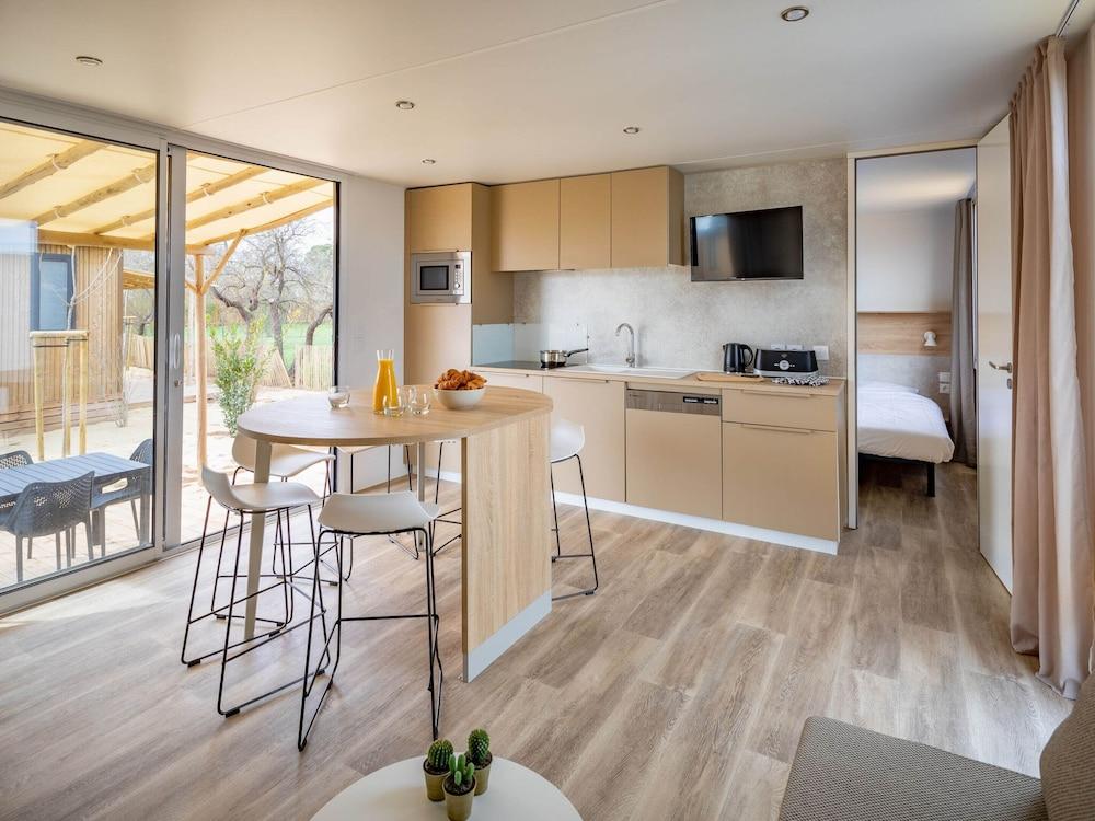 Stylish Agde Chalet Pool