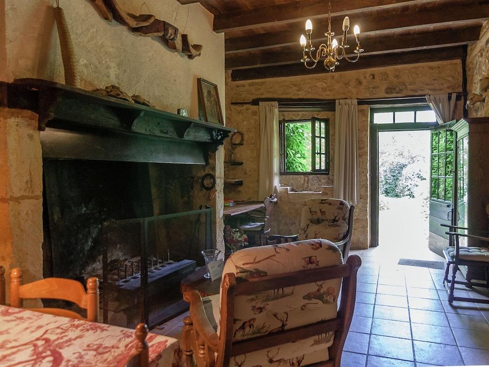 Estate in Dordogne Near Sites