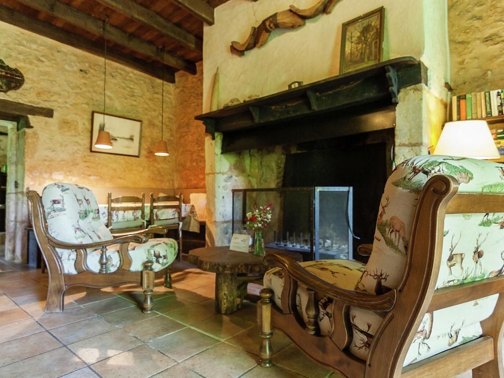 Estate in Dordogne Near Sites