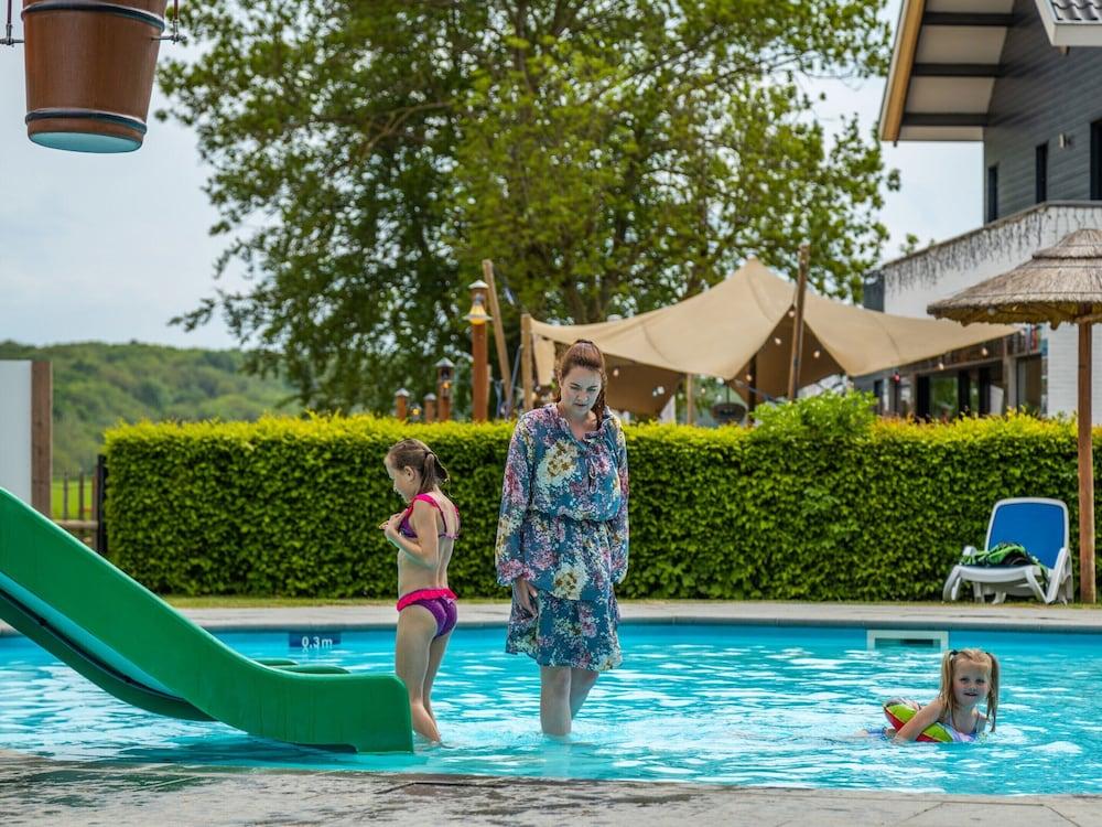 Comfortable Glamping Tent With Wifi in Limburg