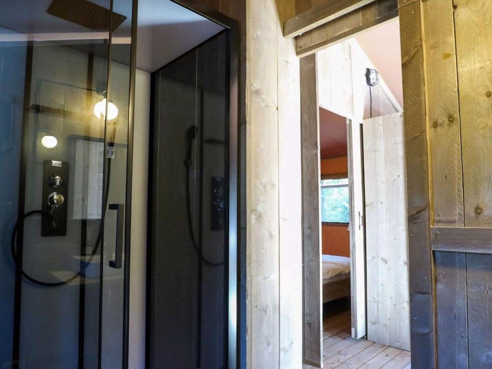 Cozy Tent Lodge With Sanitary Facilities