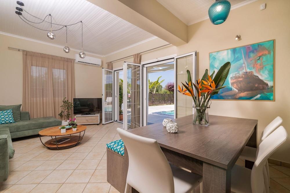 Madini Luxury Villa With Private Pool