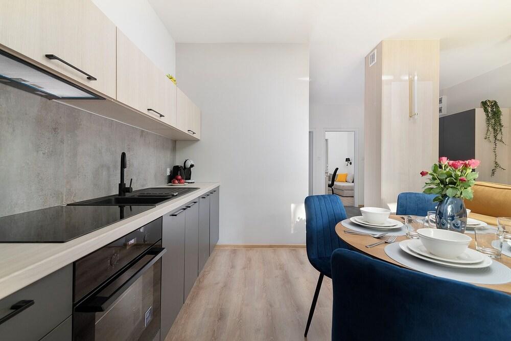 EASY RENT Apartments- KOSMOS