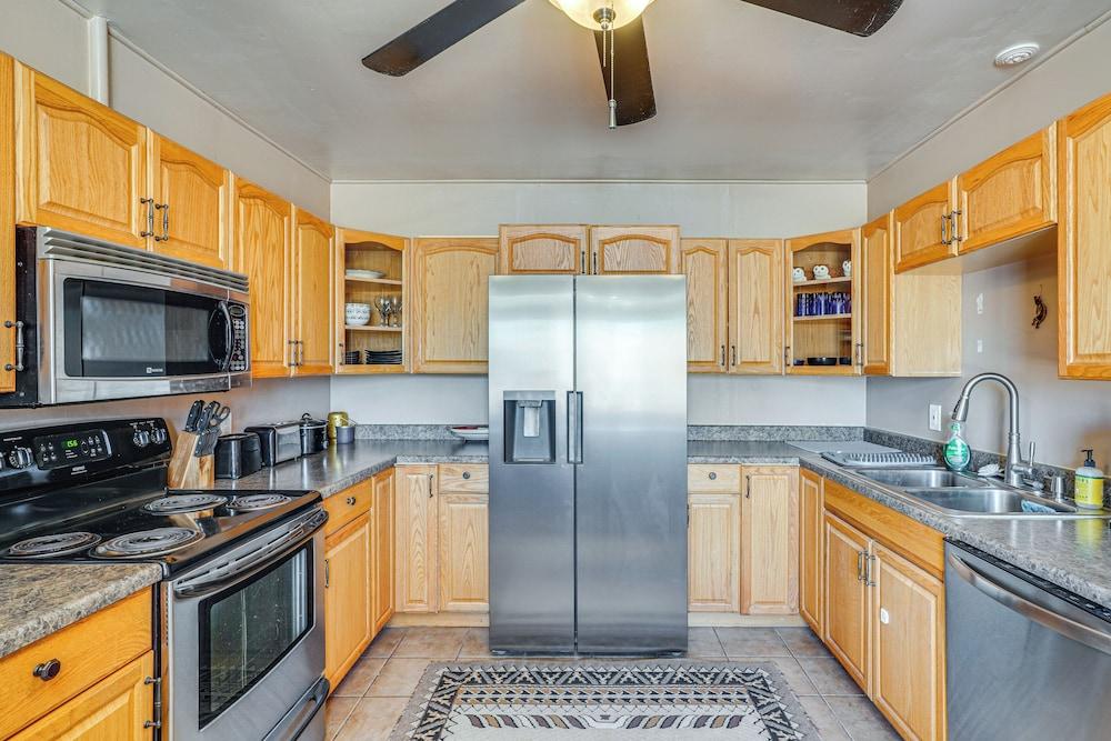 Elfrida Home w/ Yard & Fire Pit: 14 Mi to Wineries