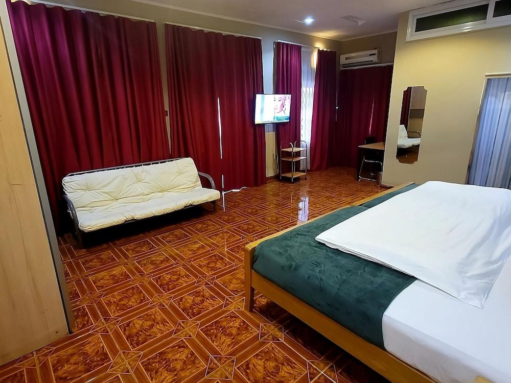 Room-ghouse Room A Ideal For Friends fam