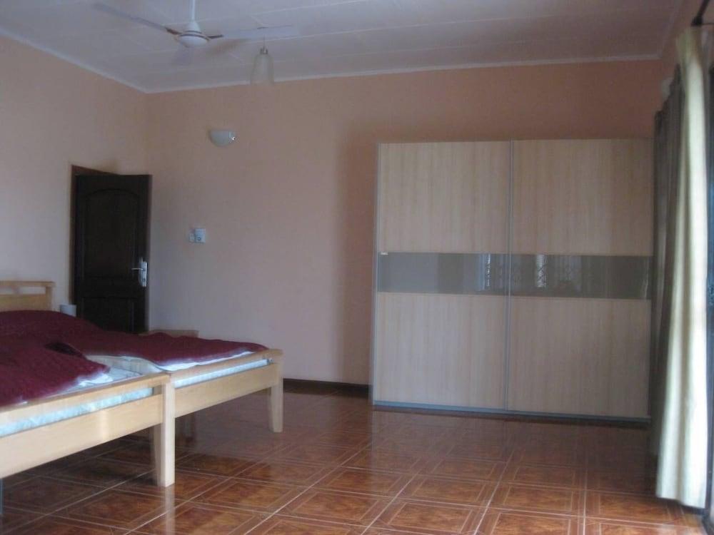 Room-ghouse Room B Ideal For Friends fam