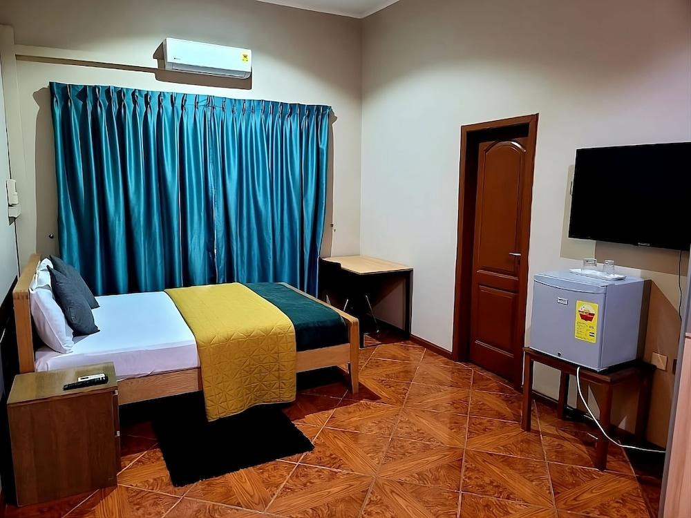 Room-ghouse Room B Ideal For Friends fam