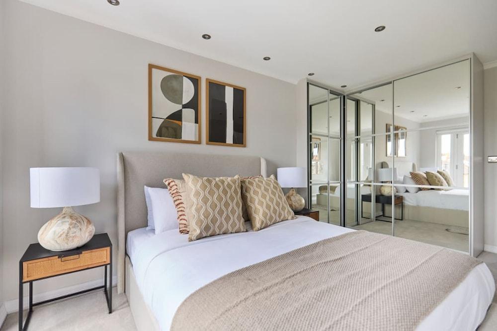 The Roehampton Place - Elegant 5bdr House With Garden Parking