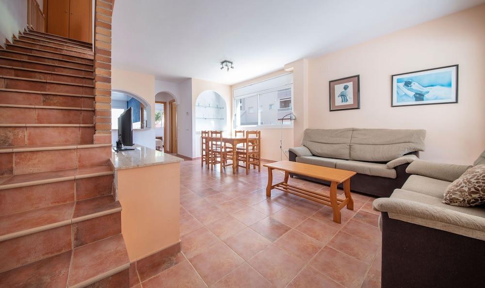 R141 - C6 Manila Resort Patio