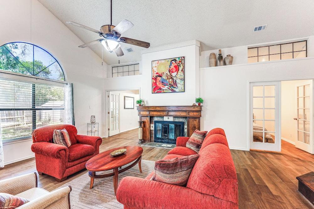 Spacious San Antonio Home: Google Fiber, Game Room