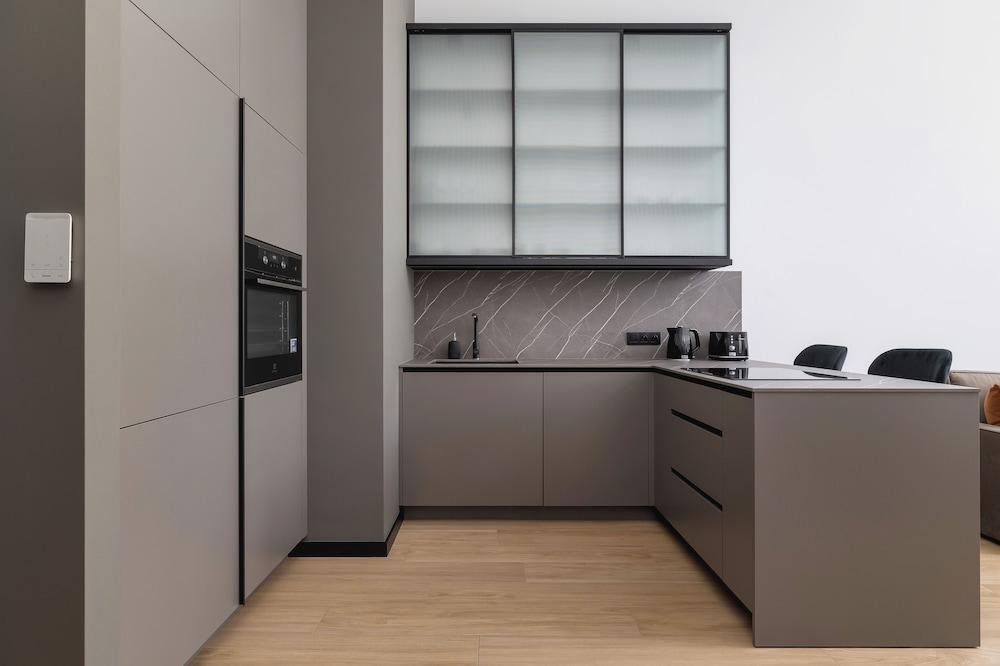 Modern Apartment by Renters