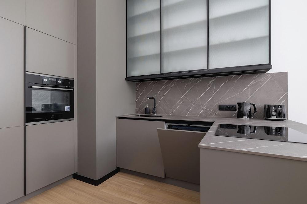 Modern Apartment by Renters