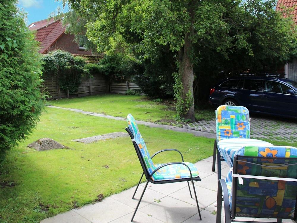 Apartment With a High Chair and bed