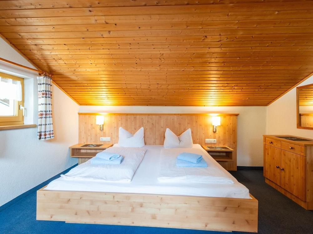 Spacious Apartment Near Centre and ski Area