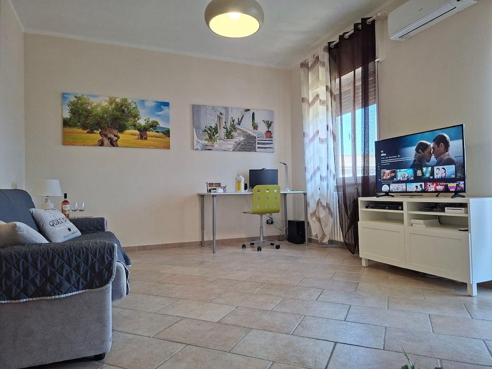 The House OF THE SUN Brindisi