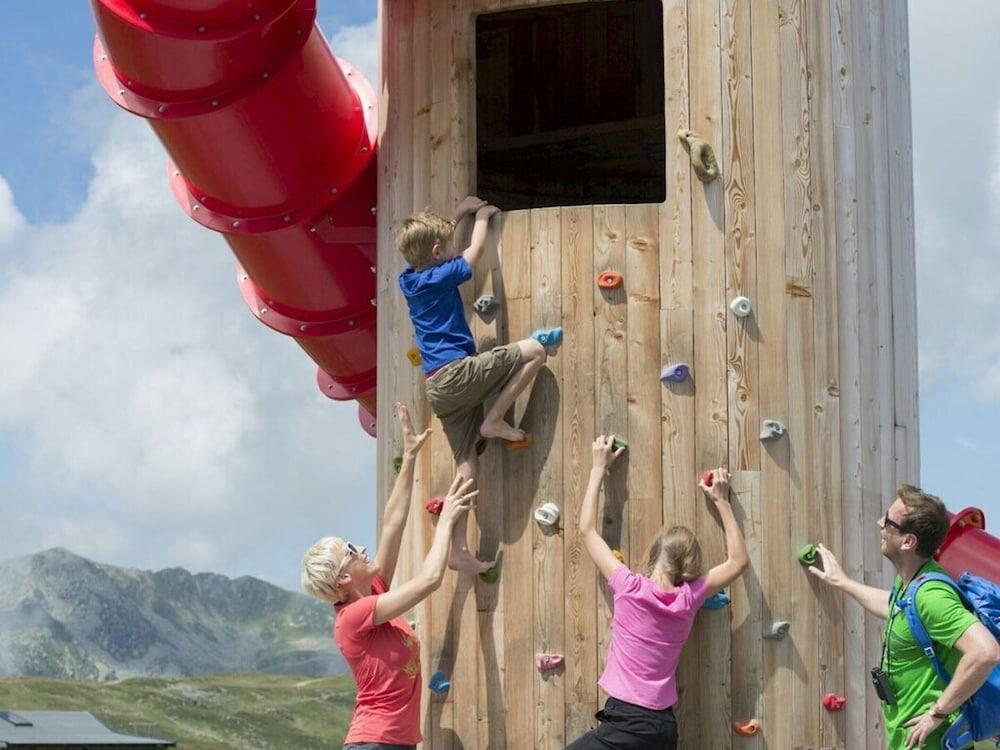 Maximilian 1-2 People