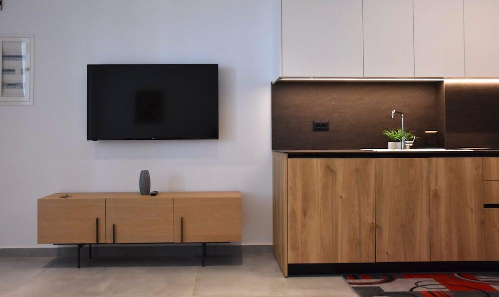 Casa di Pino in Paradisi Square Near Airport