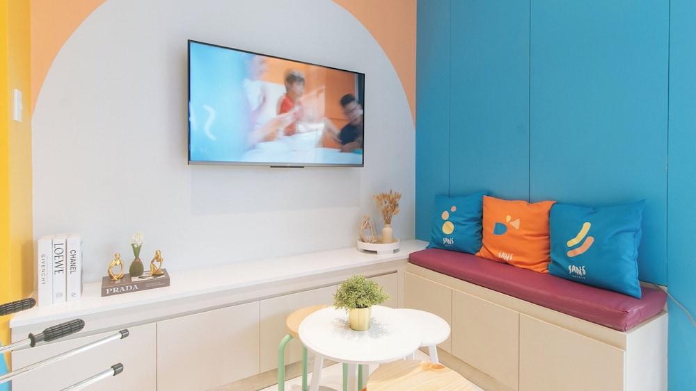 Sans Hotel at One JD Makati by RedDoorz