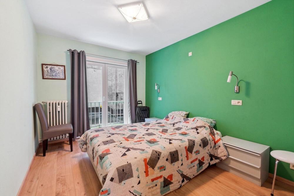 Bright 2-bedroom Apartment