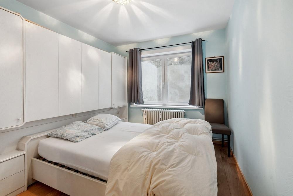 Bright 2-bedroom Apartment