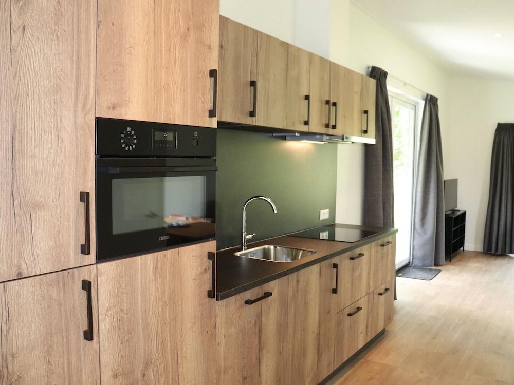 Chalet With Shared Pool Near Giethoorn