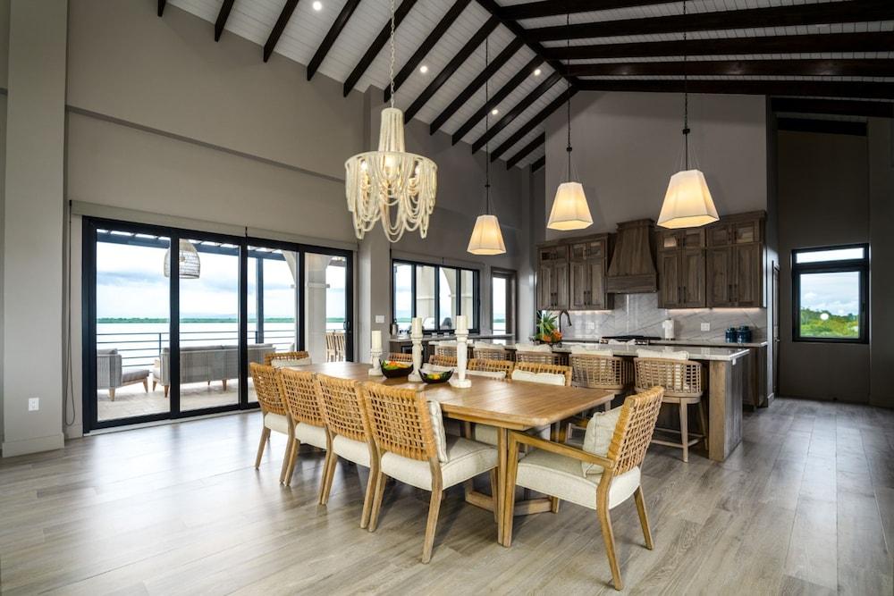 NEW 3 Story 4-bed Waterfront Villa w Sunset Views