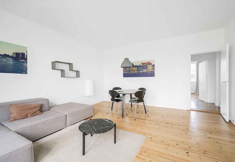 Fantastic 2-bed w Balcony in Charlottenlund