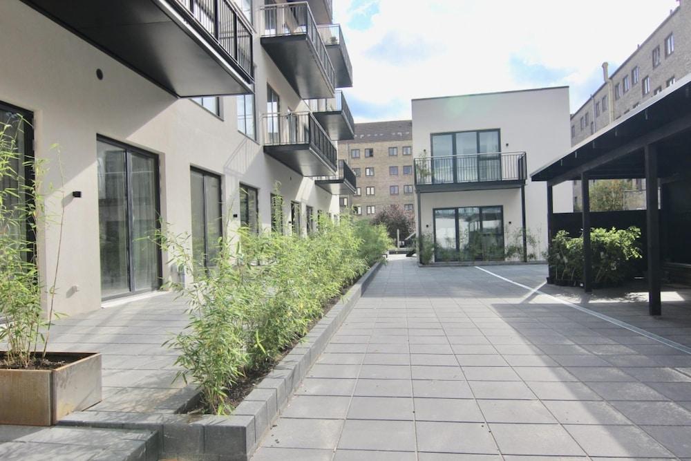 Townhouse Studio w Large Private Balcony