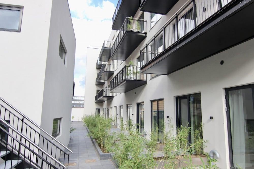 Cool 1-bed w new Yorker Vibes and Private Terrace