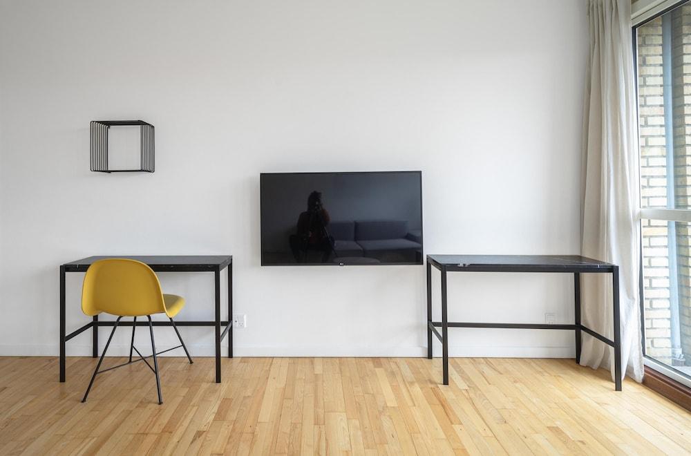 Great 2-bed in Frederiksberg w Balcony - 203