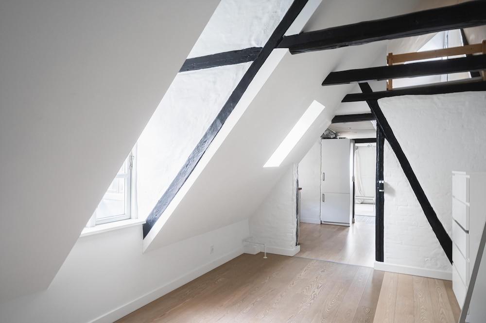 Charming 2-bed Duplex in Great Location