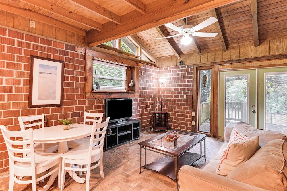 Riverfront Angler's Cabin in Fairhope w/ Deck!