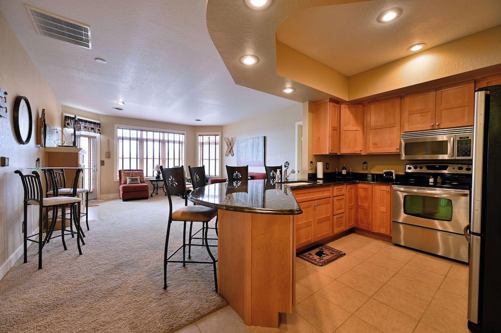 Unit 433a 1 BD/ 1 BA Condo