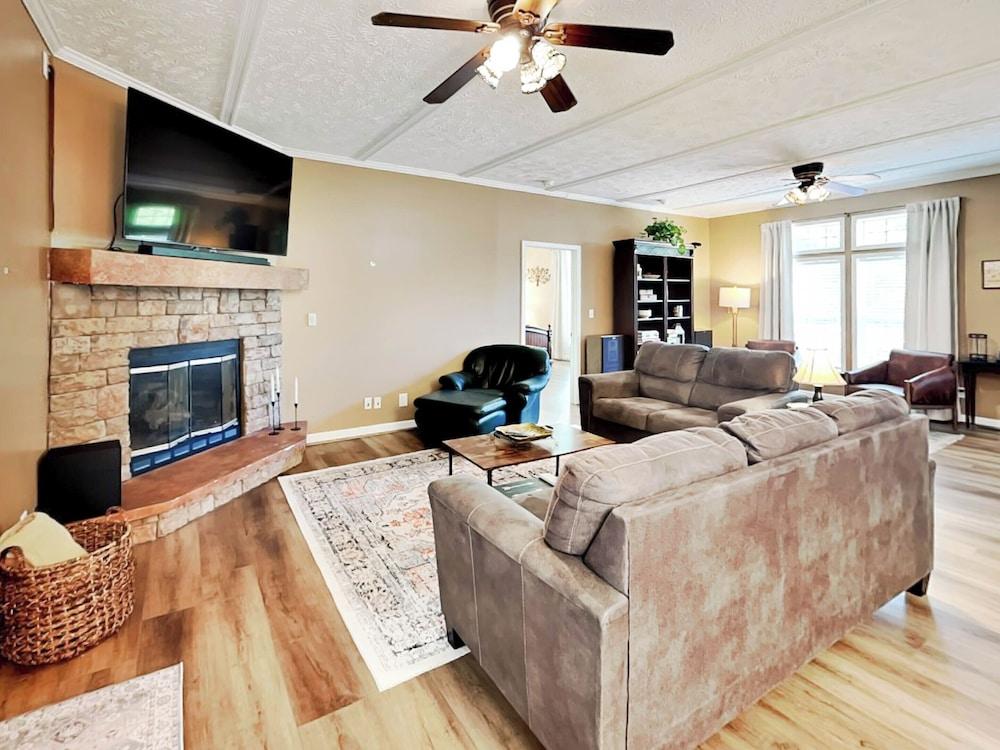 Hillside Hideaway by Taylor Made Deep Creek