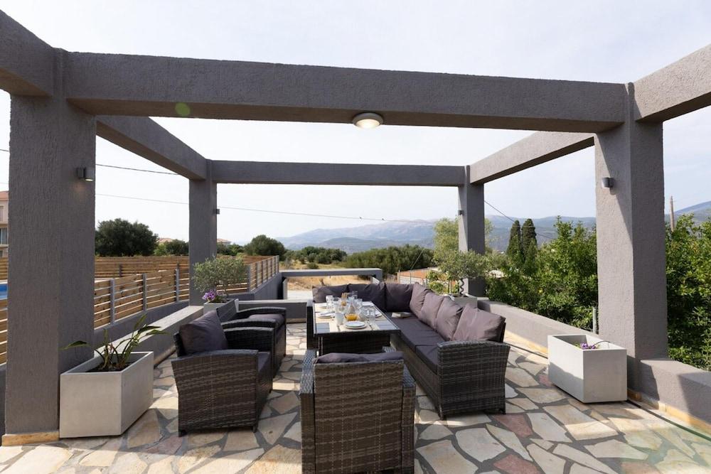 Tselepis Villa at Lakithra